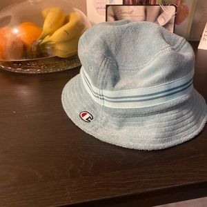 Champions velour bucket hat clean!